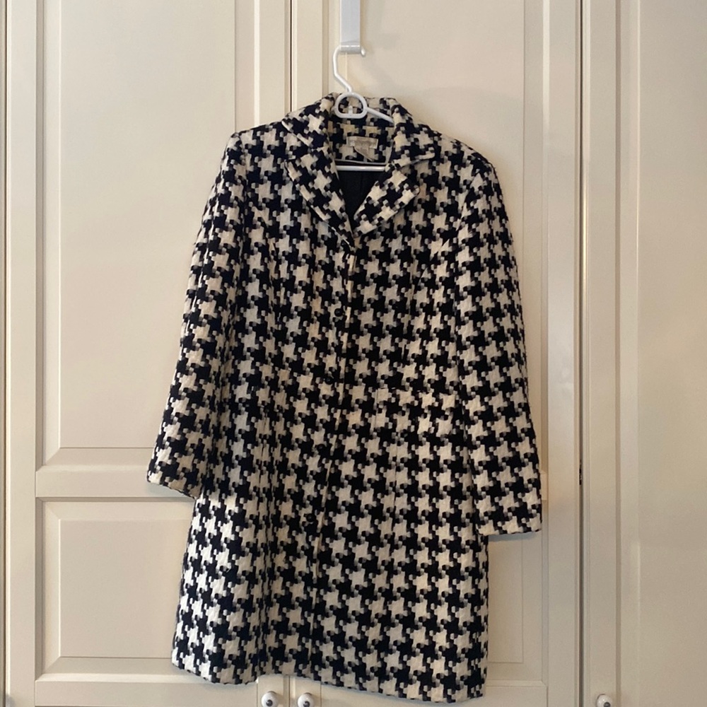 Black and white Worthington woman’s dress length coat size 14